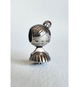 ÇELİK CHARM TOPUZ SAÇLI KIZ