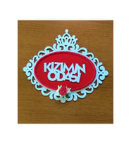 Ahşap Kırmızı Halat Detaylı Çiçekli Kapı Duvar Süsü Kızımın Odası (Beyaz)