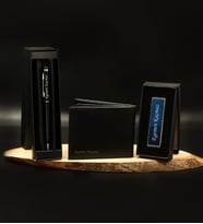 Kişiye Özel Siyah Cüzdan& Mavi USB Şarjlı Elektronik Çakmak& Siyah Touch Pen Hediye Seti