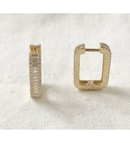 Baget Taşlı Altın Küpe
