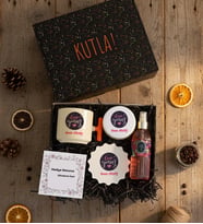 Kişiye Özel Love Yourself Hediye Kutusu - Kişiye Özel T Kupa, Kolonya, Bardak Altlığı, Mum Doğum Günü Hediyesi