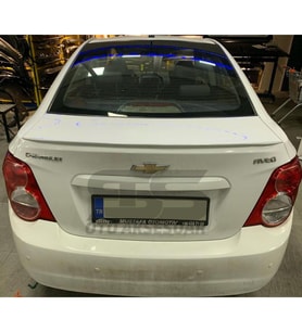 Chevrolet Aveo Bagaj Üstü Slim Spoiler Piano Black Parlak Beyaz