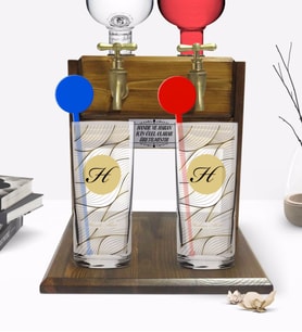 BK Gift Kişiye Özel Renkli Baskılı Baş Harf İsim Tasarımlı İkili Vodka Bardağı ve Çift Musluklu Doğal Ahşap Vodka Standı-3 (Model 1)