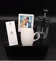 Kişiye Özel Beyaz İnstagram Çerçeve & Siyah French Press & Beyaz Kupa & Bargello Kadın Parfümü 50 ml Hediye Seti