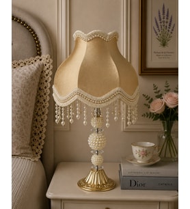 Gold Kadife Kaplı Beyaz İşlemeli Başlık İncili Gold Metal Ayaklı Klasik Model Abajur 55x25cm