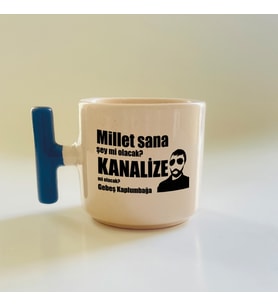Kişiye Özel Millet Sana Mı Kanalize Olacak? Baskılı Mavi Kulplu T Kupa (Beyaz)