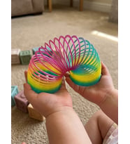 Büyük Boy Simli Gökkuşağı Stres Yayı Oyuncak Stres Yayı - 8 cm çapında - 1 Adet