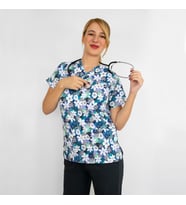 Unisex Beyaz Papatyalar Desenli Esnek  Likralı Doktor Hemşire Veteriner  Scrubs Cerrahi Tek üst  Üst (Beyaz-Mavi)