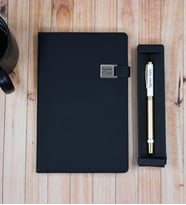 Kişiye Özel Siyah Termo Defter& Beyaz/Gold Detaylı Roller Kalem Hediye Seti