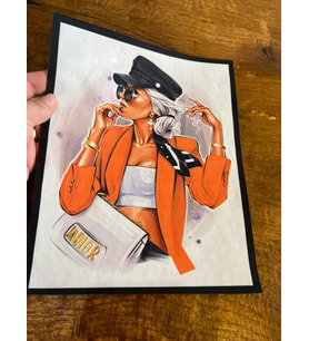 ŞAPKALI KIZ ARMA DİKİŞ APLİKE 23X19 CM (Turuncu)