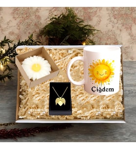 Kişiye Özel Melek Kanatlı Kolye Güneş Temalı Kupa Bardak ve Mum Kutulu Hediye Seti