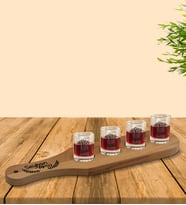 BK Gift Kişiye Özel Masif Ahşap Tekila Sunum Tepsisi ve 4’lü Shot Bardak Seti - Model 2