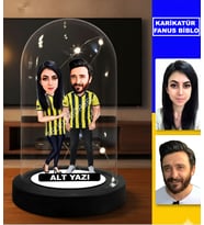 Kişiye Özel Çift Karikatür Fanus Biblo – Sarı Lacivert Taraftar Tasarımlı, Işıklı Sevgili Hediyesi, Futbol Aşkına Özel