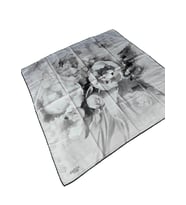 Emilya Rayon Çiçek Desenli Eşarp 90x90 cm (Beyaz-Siyah)