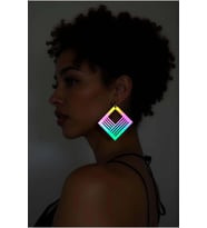Rainbow Reflektörlü Geometrik Kare Küpe, Şık Lazer Kesim Küpe