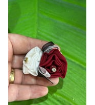 İKİ RENKLİ TAŞLI ÇİÇEKLİ TASARIM BROŞ YAKA İĞNESİ 5X3 CM