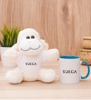 Kişiye Özel Çiçekli Harf Tasarım İsim Yazılı Peluş Koyun ve Mavi Kupa