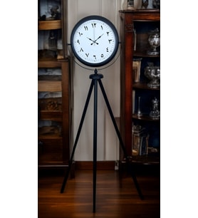 Siyah Arap Rakamlı Sıradışı Tasarım Tripod Ayaklı Saat (Standart)