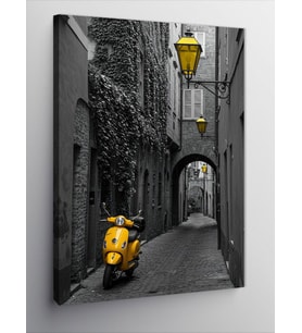 Kanvas Tablo Sarı Vespa ve Dar Sokak