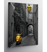 Kanvas Tablo Sarı Vespa ve Dar Sokak