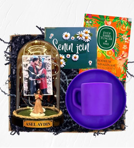 Fotoğraflı İsimli ve Işıklı Fanus & Mor Kahve Fincanı Hediye Seti  Kişiye Özel Premium Set (Model 1)
