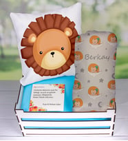eJOYA Ahşap Sandıkta Kişiye Özel Yastık Ve Battaniye Bebek Hediye Seti 109587 (Mavi)