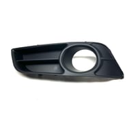 COROLLA HATCHBACK SAĞ YOLCU SİS KAPAĞI ÇERÇEVESİ 2004-2005-2006 81210-0F010