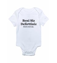 Unisex Bebek Beni Siz Delirttiniz Baskılı Body Zıbın