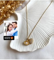Deniz Kabuğu Inci Detaylı Minimal Gümüş Zirkon Taşlı Zincir Paslanmaz Çelik Kolye Kişiselleştirilmiş Fotoğraf Hediyeli & Sevgiliye Anneye Ablaya Arkadaşa Doğum Günü Hediyesi
