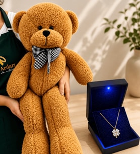 Işıklı Kutuda 925 Ayar Gümüş Altın Kaplama Kalpli Yonca Kolye ve 80 cm Kahve Peluş Ayıcık Hediye