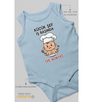 Küçük Şef İş Başında (Ve Acıktı) Baskılı Bebek Zıbını – Çıtçıtlı Body 8 Renk  %100 Pamuk Sıfır Kol (Bebek Mavisi)