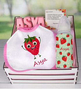 eJOYA Ahşap Sandıkta Kişiye Özel Önlük Biberon Ve Taş İsimlik Bebek Hediye Seti 109561 (Mavi)