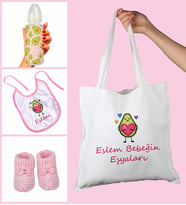 eJOYA Bebeklere Özel Çantasında Kişiye Özel Biberon Önlük Ve Patik Bebek Hediye Seti 109805 (Pembe)