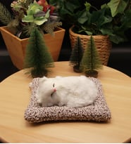 Minderde Uyuyan Sesli Peluş Kedi Cat  Küçük Boy 17cmx14cm - Beyaz Kedi