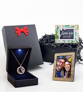 Led Işıklı Kutuda 925 Ayar Gümüş Kelebek Yuvası Kolye & Kişiye Özel Fotoğraflı