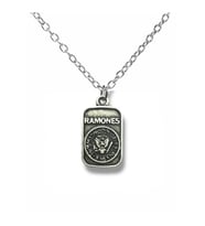 Ramones Logo Gümüş Renk Unisex Kolye – Punk Rock ve Metal Zincir Tasarım