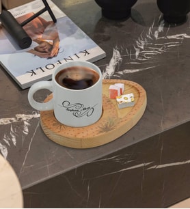BK Gift Kişiye Özel Modern Art Tasarımlı Doğal Ahşap Tabaklı Türk Kahvesi Fincanı Sunum Seti Model 6