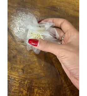 TOMURCUKLU TÜLLÜ BROŞ YAKA GİYİM AKSESUARI İĞNELİ 8X8 CM (Beyaz)