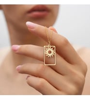 Kişiye Özel Güneş Figürlü Kolye 925K Gümüş (Gold)