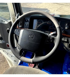 DİKİŞLİ DİREKSİYON KILIFI GRİ / SİYAH DERİ SİYAH DİKİŞLİ VOLVO TIR KAMYON BU DİREKSİYON İÇİN