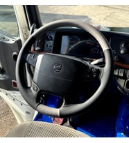 DİKİŞLİ DİREKSİYON KILIFI GRİ / SİYAH DERİ SİYAH DİKİŞLİ VOLVO TIR KAMYON BU DİREKSİYON İÇİN