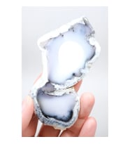 Merlinit Dilimi: Lavanta Mavisi ve Süt Beyazı Dendritik Opal