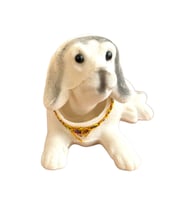 KAFA SALLAYAN KÖPEK ARABA SÜSÜ BEYAZ RENK 14 CM