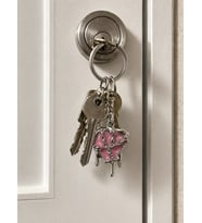 Gotik Kalp Zincirli Metal Anahtarlık Pembe Damla Detaylı Unisex