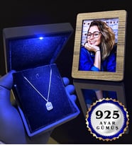Size Özel Fotoğraflı ve Işıklı Kutusunda 925 Ayar Gümüş Baget Kolye