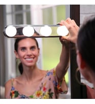 Kablosuz Parlak Banyo Stüdyo Makyaj Aynası Işığı Pilli Vantuzlu Taşınabilir 4 Led Ampul