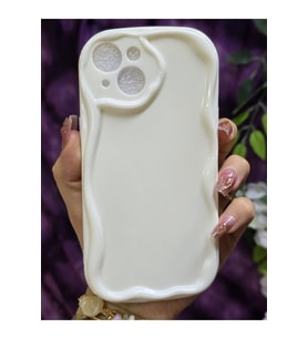 Iphone 15 Uyumlu 3D Dalga Kenarlı Beyaz Telefon Kılıfı