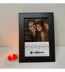 Spotify Kodlu Kişiye Özel Anne Temalı Fotoğraflı Çerçeve – Anlamlı ve Unutulmaz Hediye