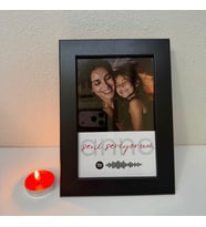 Spotify Kodlu Kişiye Özel Anne Temalı Fotoğraflı Çerçeve – Anlamlı ve Unutulmaz Hediye