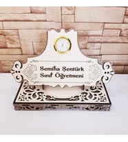 Kişiye Özel Saatli Ahşap Masa İsimliği
